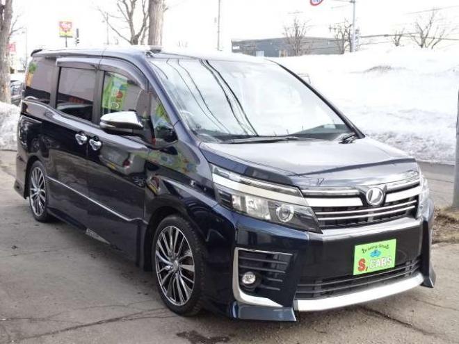 ヴォクシー2.0 ZS 煌II 4WD　本州車　保証付1年/走行距離無制限　4WD　ローダウン　両側パワースライドドア　純正9インチナビ　バックカメラ　ビルトインETC　社外18インチアルミホイール　アイドリングストップ　スマートキー　LEDヘッドライト 2000