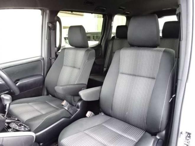 ヴォクシー2.0 ZS 煌II 4WD　本州車　保証1年/走行距離無制限　4WD　後期型　トヨタセーフティセンス　両側パワースライドドア　純正ナビ　地デジ　バックカメラ　LEDヘッドライト　ビルトインETC　クルーズコントロール 2000