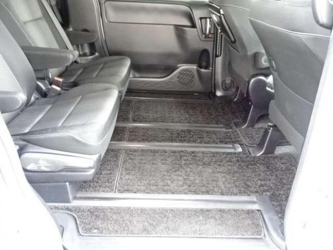 ヴォクシー2.0 ZS 煌II 4WD　本州車　保証1年/走行距離無制限　4WD　後期型　トヨタセーフティセンス　両側パワースライドドア　純正ナビ　地デジ　バックカメラ　LEDヘッドライト　ビルトインETC　クルーズコントロール 2000