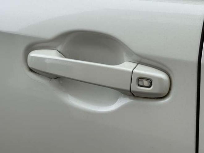 ヴォクシー2.0 ZS 4WD　本州車　保証1年/走行距離無制限　4WD　後期型　トヨタセーフティセンス　両側パワースライドドア　純正ナビ　地デジ　バックカメラ　8人乗り　社外テールレンズ　ビルトインETC　LEDヘッドライト 2000