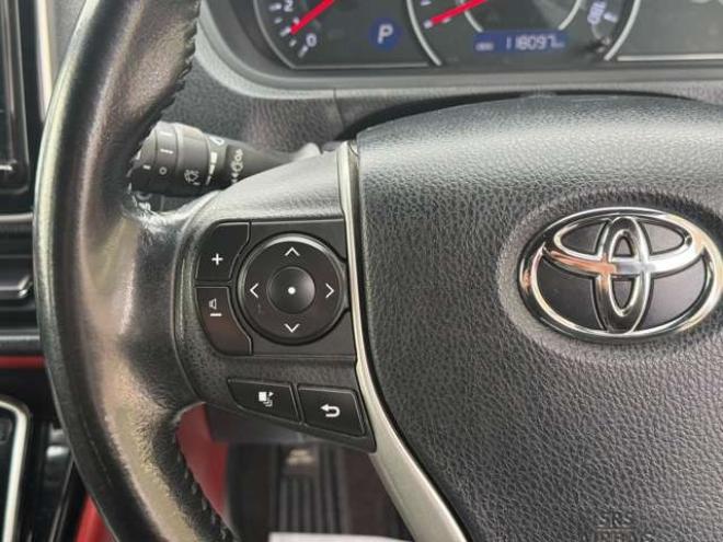 ヴォクシー2.0 ZS 4WD　本州車　保証1年/走行距離無制限　4WD　後期型　トヨタセーフティセンス　両側パワースライドドア　純正ナビ　地デジ　バックカメラ　8人乗り　社外テールレンズ　ビルトインETC　LEDヘッドライト 2000