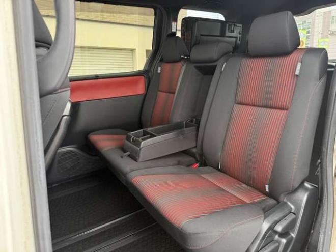 ヴォクシー2.0 ZS 4WD　本州車　保証1年/走行距離無制限　4WD　後期型　トヨタセーフティセンス　両側パワースライドドア　純正ナビ　地デジ　バックカメラ　8人乗り　社外テールレンズ　ビルトインETC　LEDヘッドライト 2000