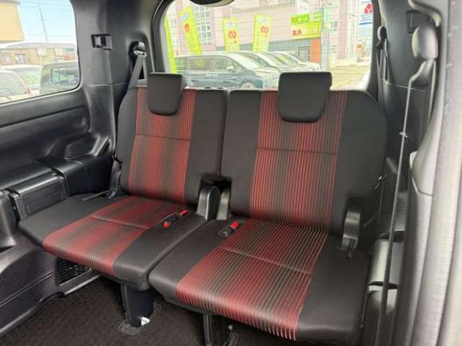 ヴォクシー2.0 ZS 4WD　本州車　保証1年/走行距離無制限　4WD　後期型　トヨタセーフティセンス　両側パワースライドドア　純正ナビ　地デジ　バックカメラ　8人乗り　社外テールレンズ　ビルトインETC　LEDヘッドライト 2000