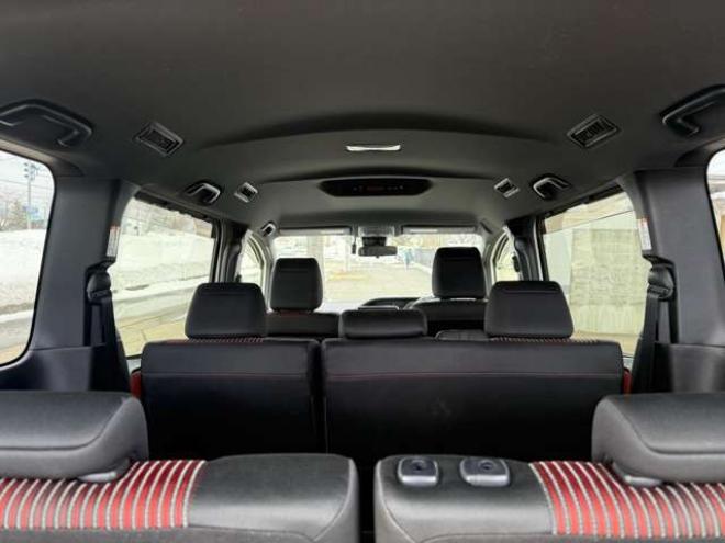 ヴォクシー2.0 ZS 4WD　本州車　保証1年/走行距離無制限　4WD　後期型　トヨタセーフティセンス　両側パワースライドドア　純正ナビ　地デジ　バックカメラ　8人乗り　社外テールレンズ　ビルトインETC　LEDヘッドライト 2000