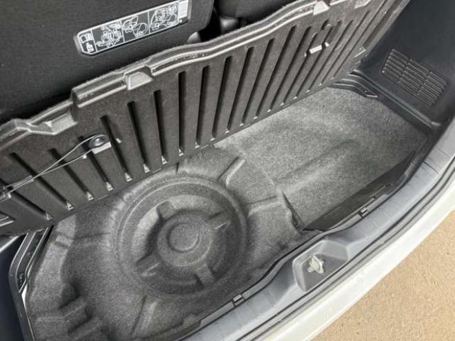 ヴォクシー2.0 ZS 4WD　本州車　保証1年/走行距離無制限　4WD　後期型　トヨタセーフティセンス　両側パワースライドドア　純正ナビ　地デジ　バックカメラ　8人乗り　社外テールレンズ　ビルトインETC　LEDヘッドライト 2000