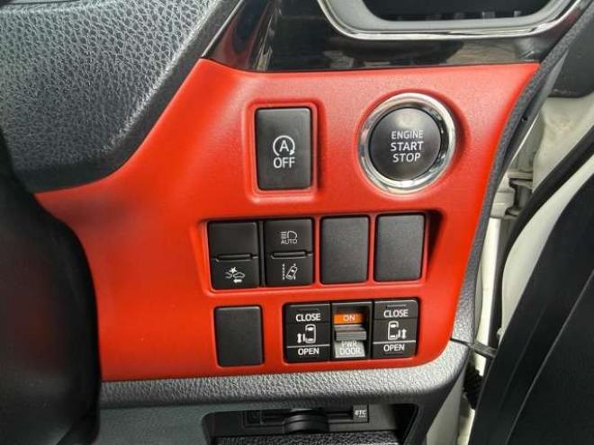 ヴォクシー2.0 ZS 4WD　本州車　保証1年/走行距離無制限　4WD　後期型　トヨタセーフティセンス　両側パワースライドドア　純正ナビ　地デジ　バックカメラ　8人乗り　社外テールレンズ　ビルトインETC　LEDヘッドライト 2000