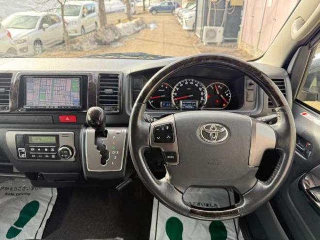 ハイエースバン3.0 スーパーGL ダークプライム ロングボディ ディーゼルターボ 4WD　本州車　4WD　3.0ディーゼルターボ　ダークプライム　新品タイミングベルト/ウォーターポンプ交換込　DELF&NASCARホワイトレタータイヤ　バックカメラ　本革巻黒木目ハンドル　メッキグリル　LEDヘッドライト ETC 3000