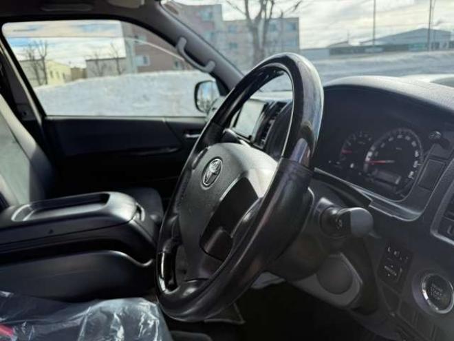 ハイエースバン3.0 スーパーGL ダークプライム ロングボディ ディーゼルターボ 4WD　本州車　4WD　3.0ディーゼルターボ　ダークプライム　新品タイミングベルト/ウォーターポンプ交換込　DELF&NASCARホワイトレタータイヤ　バックカメラ　本革巻黒木目ハンドル　メッキグリル　LEDヘッドライト ETC 3000