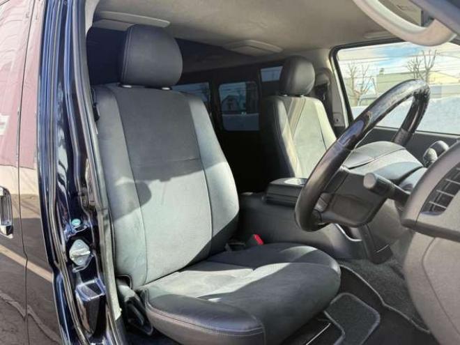 ハイエースバン3.0 スーパーGL ダークプライム ロングボディ ディーゼルターボ 4WD　本州車　4WD　3.0ディーゼルターボ　ダークプライム　新品タイミングベルト/ウォーターポンプ交換込　DELF&NASCARホワイトレタータイヤ　バックカメラ　本革巻黒木目ハンドル　メッキグリル　LEDヘッドライト ETC 3000