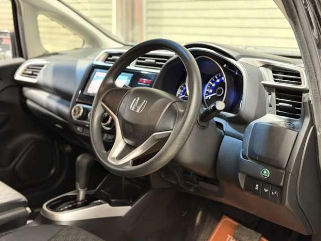 フィット1.3 13G Fパッケージ 4WD　防錆塗装4WDスマキーナビETC 1300