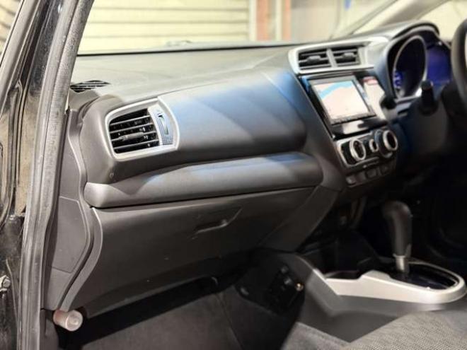 フィット1.3 13G Fパッケージ 4WD　防錆塗装4WDスマキーナビETC 1300