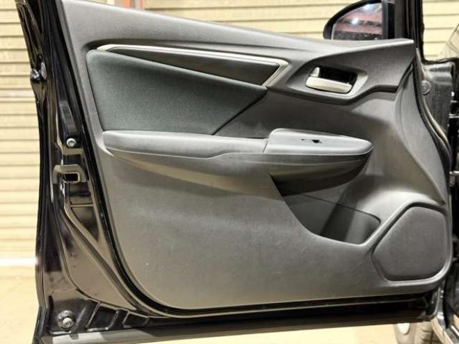 フィット1.3 13G Fパッケージ 4WD　防錆塗装4WDスマキーナビETC 1300