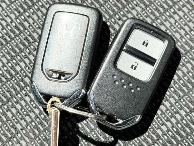 フィット1.3 13G Fパッケージ 4WD　防錆塗装4WDスマキーナビETC 1300