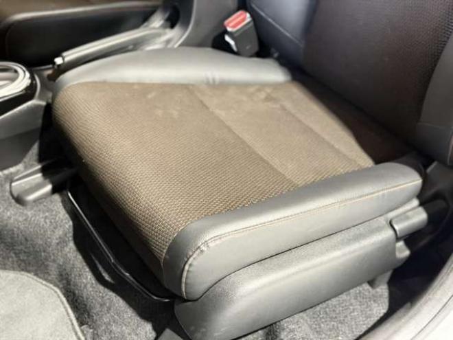 フィットシャトルハイブリッド1.3 スマートセレクション ファインライン　防錆塗装TVナビBカメETC 2WD 1300