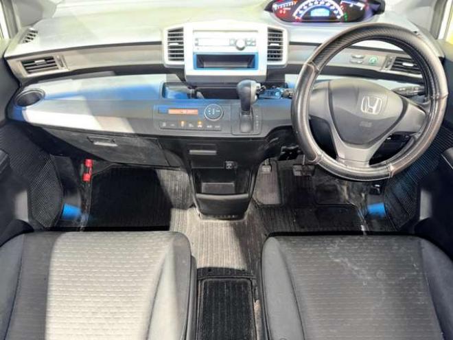 フリードスパイク1.5 G ジャストセレクション 4WD　防錆塗装4WDスマキーCDオーディオETC 1500