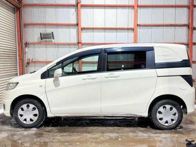 フリードスパイク1.5 G ジャストセレクション 4WD　防錆塗装4WDTVナビBカメ 1500