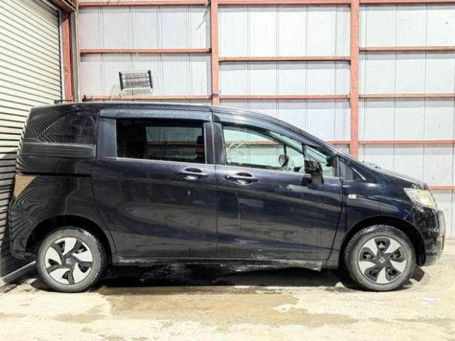 フリードスパイク1.5 G ジャストセレクション 4WD　防錆塗装4WDキーレスTVナビ 1500