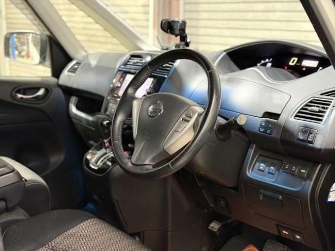 セレナ2.0 ハイウェイスター Vセレクション+Safety アドバンストセーフティ パッケージ 4WD　防錆塗装4WDTVナビBカメETC夏冬タイヤ 2000