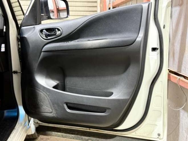 セレナ2.0 ハイウェイスター Vセレクション+Safety アドバンストセーフティ パッケージ 4WD　防錆塗装4WDTVナビBカメETC夏冬タイヤ 2000