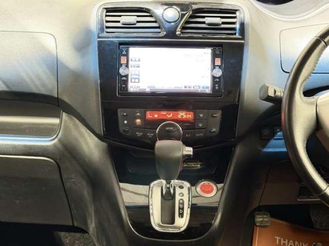 セレナ2.0 ハイウェイスター Vセレクション+Safety アドバンストセーフティ パッケージ 4WD　防錆塗装4WDTVナビBカメETC夏冬タイヤ 2000