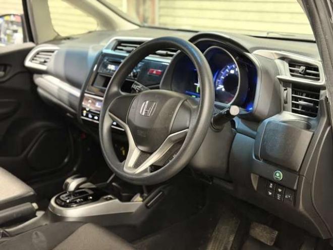 フィット1.5 ハイブリッド Fパッケージ 4WD　防錆塗装4WDエンスタCD 1500