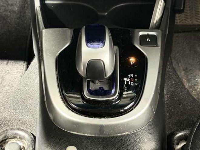 フィット1.5 ハイブリッド Fパッケージ 4WD　防錆塗装4WDエンスタCD 1500