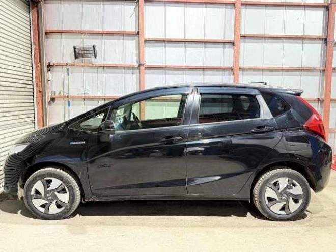 フィット1.5 ハイブリッド Fパッケージ 4WD　防錆塗装4WDエンスタCD 1500