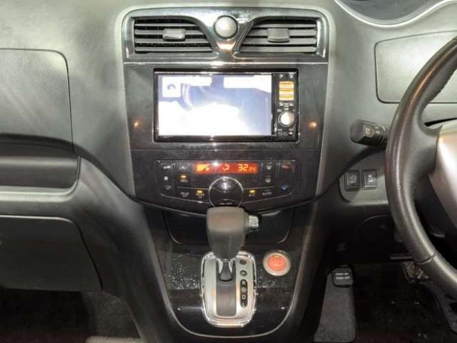 セレナ2.0 ハイウェイスター 4WD　防錆塗装4WDTVナビBカメ 2000