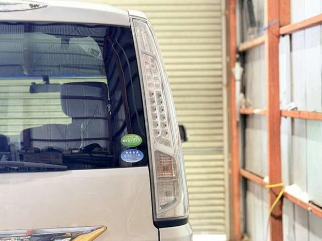 セレナ2.0 20S 4WD　防錆塗装4WDキーレスTVナビBカメ夏冬タイヤETC 2000