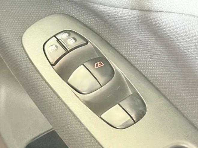 セレナ2.0 20S 4WD　防錆塗装4WDキーレスTVナビBカメ夏冬タイヤETC 2000