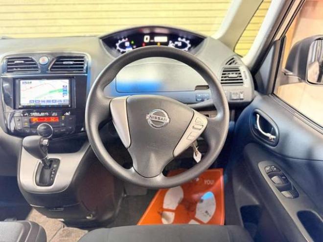 セレナ2.0 20S 4WD　防錆塗装4WDキーレスTVナビBカメ夏冬タイヤETC 2000