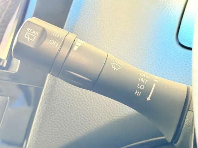 セレナ2.0 20S 4WD　防錆塗装4WDキーレスTVナビBカメ夏冬タイヤETC 2000