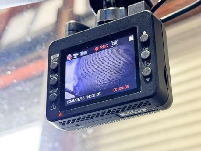 セレナ2.0 20S 4WD　防錆塗装4WDキーレスTVナビBカメ夏冬タイヤETC 2000