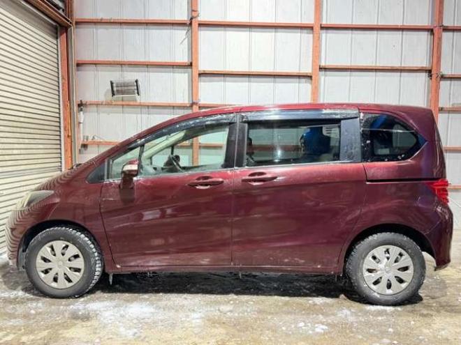 フリード1.5 G Lパッケージ 4WD　防錆塗装4WDキーレスナビ 1500