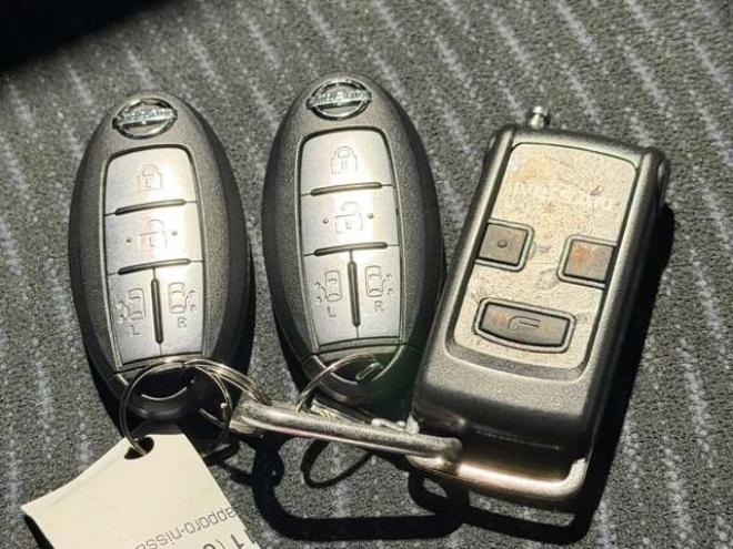 セレナ2.0 20X Vセレクション+Safety 4WD　防錆塗装4WDTVナビBカメETCエンスタ夏冬タイヤ 2000