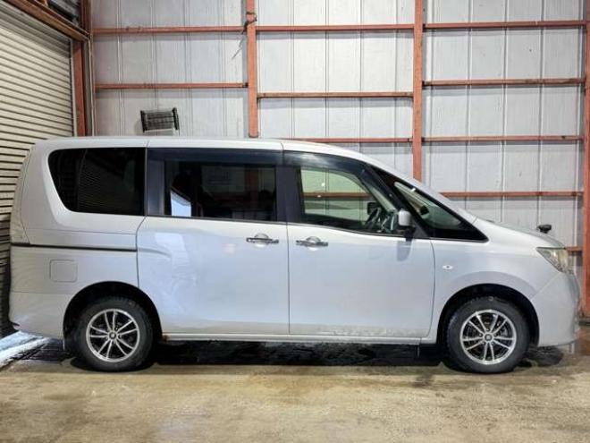 セレナ2.0 20X 4WD　防錆塗装4WDTVナビBカメETCエンスタ 2000