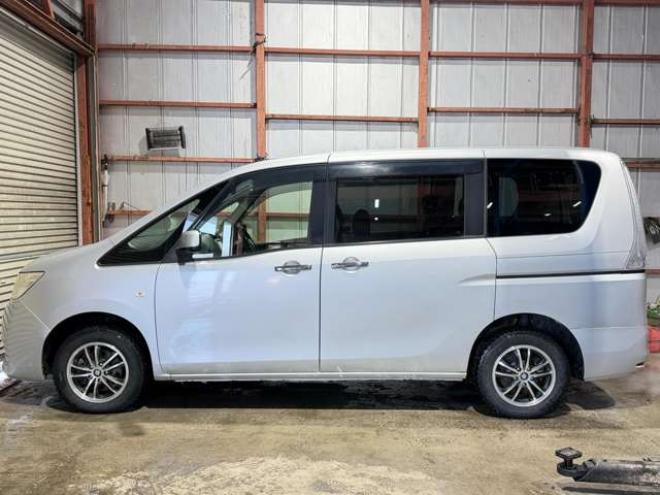 セレナ2.0 20X 4WD　防錆塗装4WDTVナビBカメETCエンスタ 2000