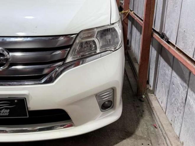 セレナ2.0 ハイウェイスター 4WD　防錆塗装4WD 2000