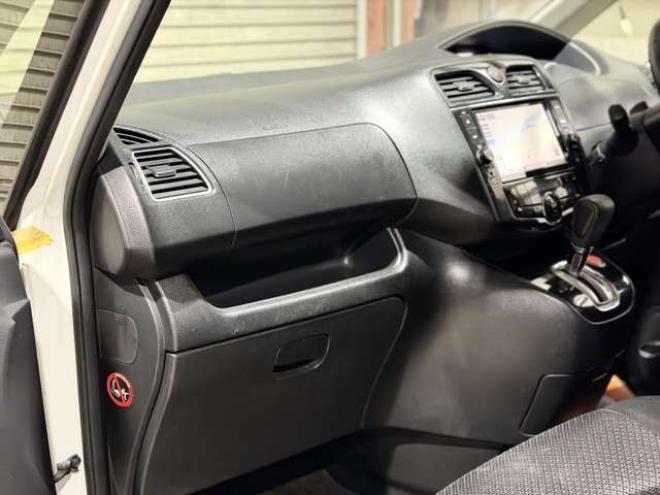 セレナ2.0 ハイウェイスター 4WD　防錆塗装4WD 2000