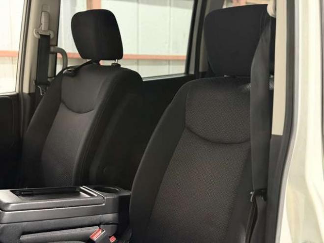 セレナ2.0 ハイウェイスター 4WD　防錆塗装4WD 2000