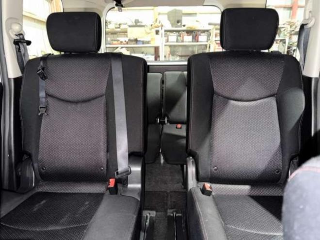 セレナ2.0 ハイウェイスター 4WD　防錆塗装4WD 2000