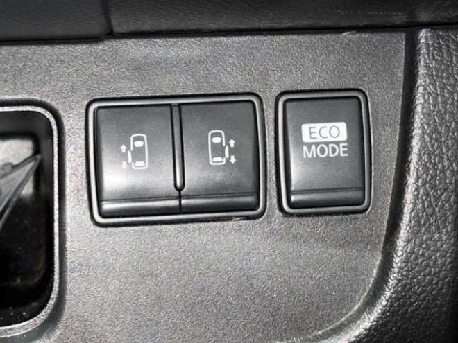 セレナ2.0 ハイウェイスター 4WD　防錆塗装4WD 2000