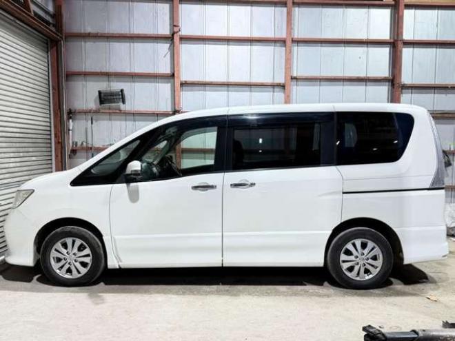 セレナ2.0 ハイウェイスター 4WD　防錆塗装4WD 2000