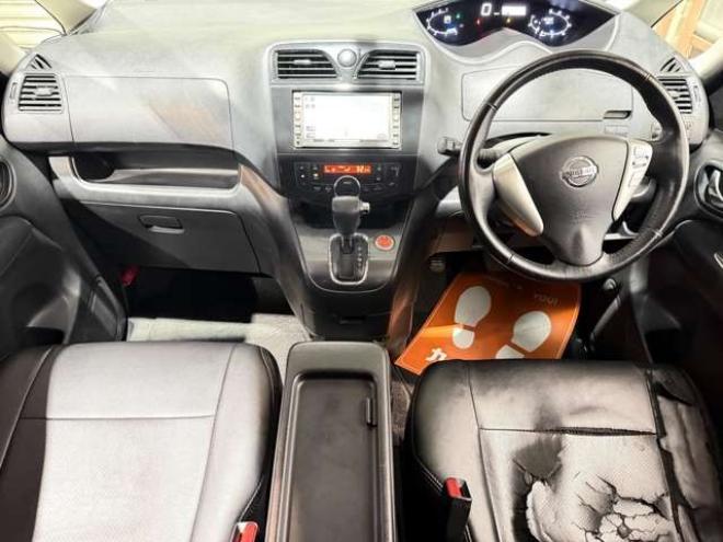 セレナ2.0 ライダー Jパッケージ 4WD　防錆塗装4WDTVナビBカメETC夏冬タイヤ 2000