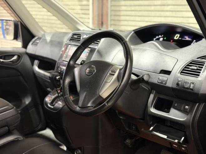 セレナ2.0 ライダー Jパッケージ 4WD　防錆塗装4WDTVナビBカメETC夏冬タイヤ 2000