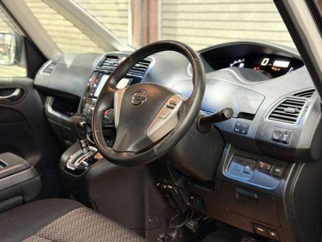 セレナ2.0 ハイウェイスター Vセレクション+Safety 4WD　防錆塗装4WDTVナビBカメエンスタ後席モニタ 2000