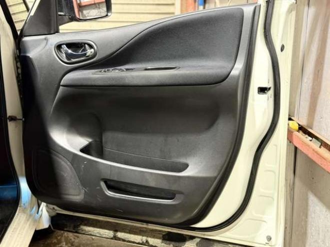 セレナ2.0 ハイウェイスター Vセレクション+Safety 4WD　防錆塗装4WDTVナビBカメエンスタ後席モニタ 2000