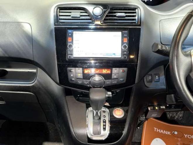 セレナ2.0 ハイウェイスター Vセレクション+Safety 4WD　防錆塗装4WDTVナビBカメエンスタ後席モニタ 2000