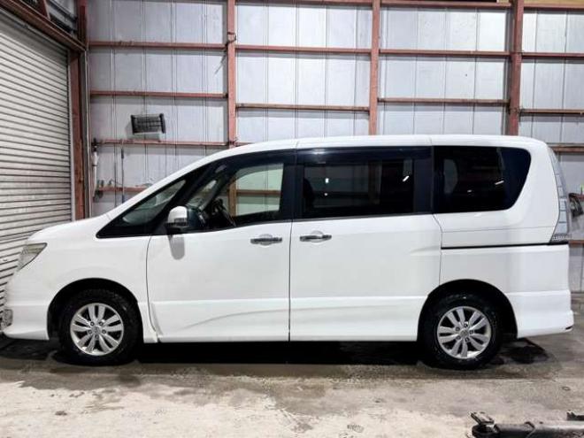 セレナ2.0 ハイウェイスター Vセレクション+Safety 4WD　防錆塗装4WDTVナビBカメエンスタ後席モニタ 2000