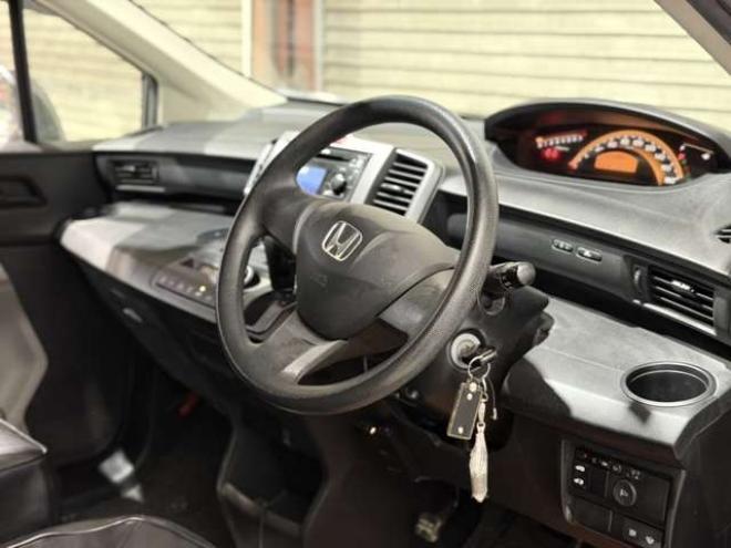 フリード1.5 G エアロ 4WD　防錆塗装4WDキーレスCDエンスタETC夏冬タイヤ 1500